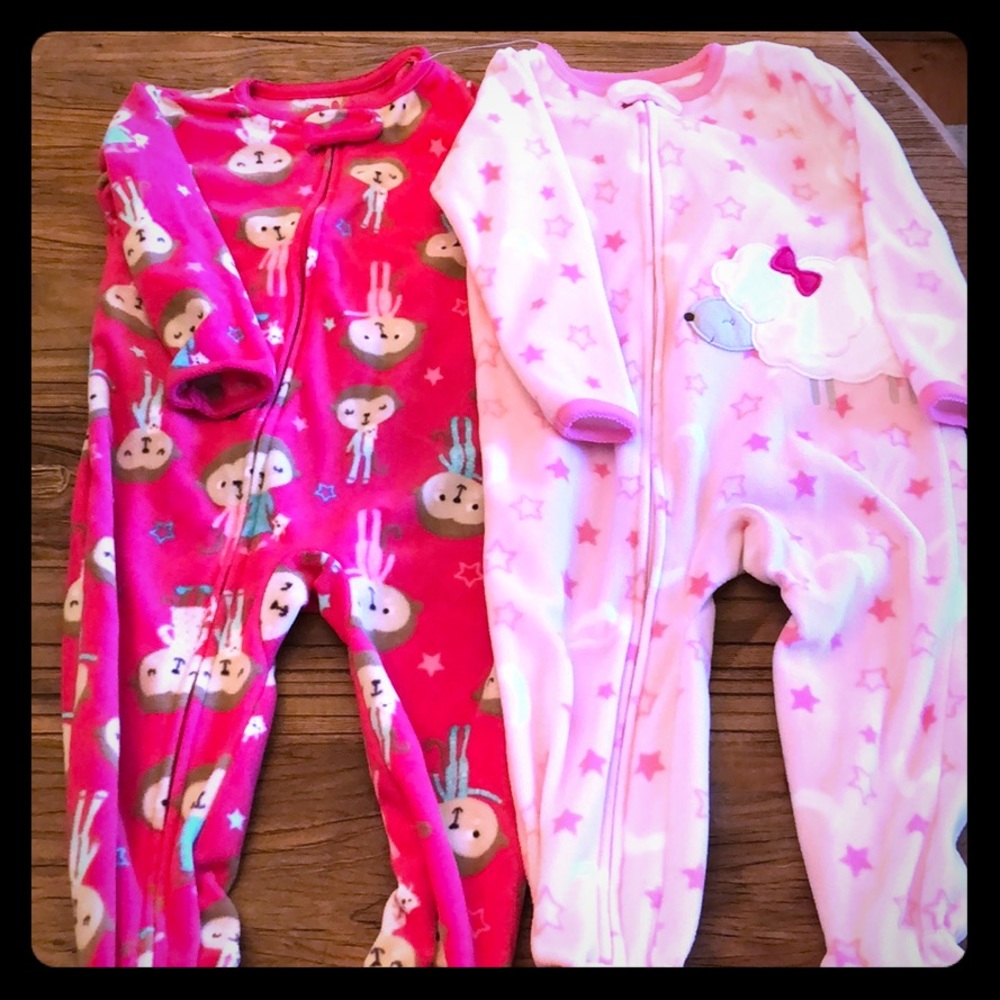 Set of Two- Carter’s Fleece Pajamas- 2T Like New